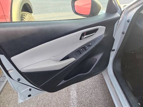 Used 2020 Toyota Yaris LE FWD image 5