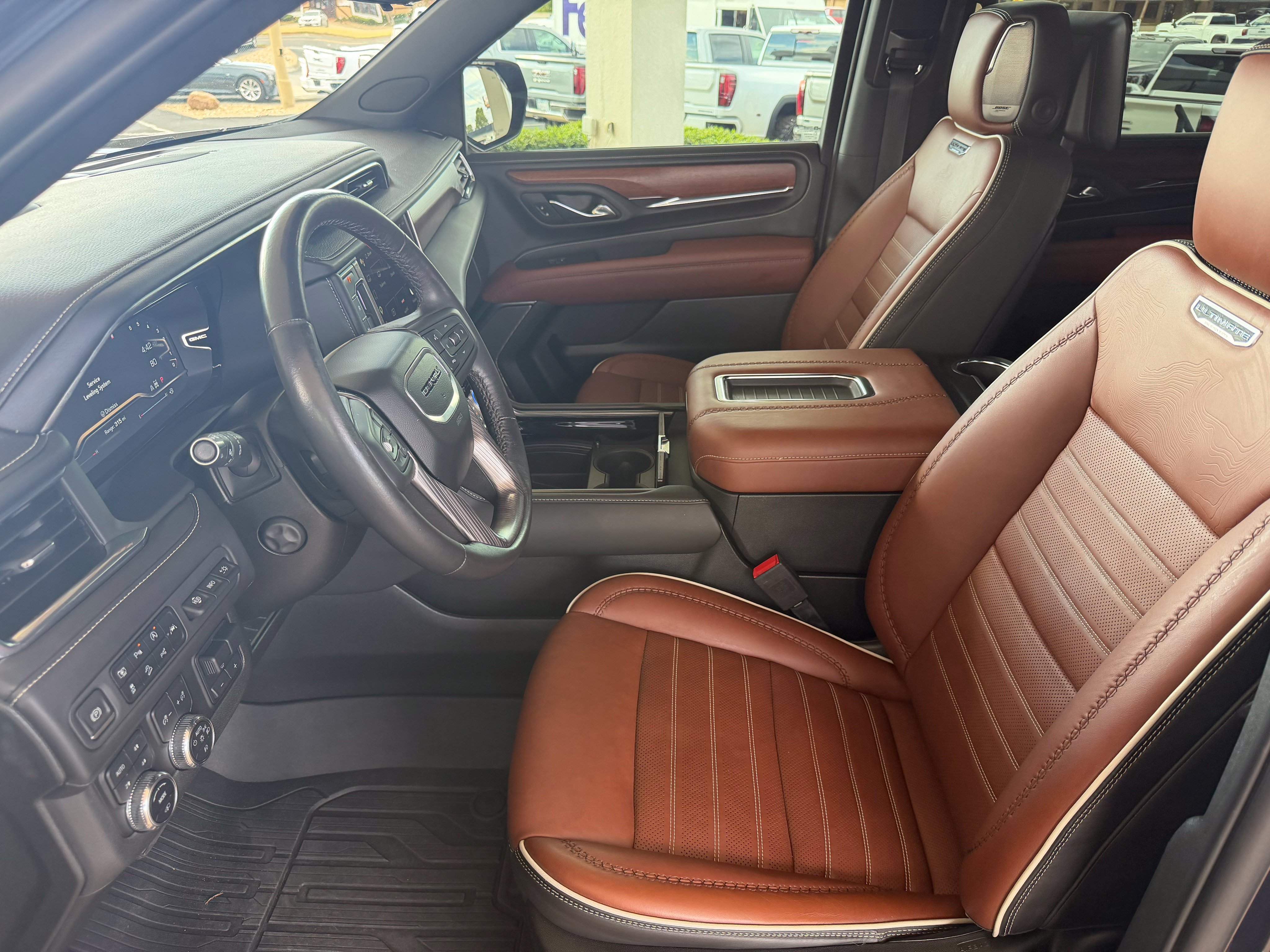 Used 2023 GMC Yukon XL Denali Ultimate AWD/4WD image 31