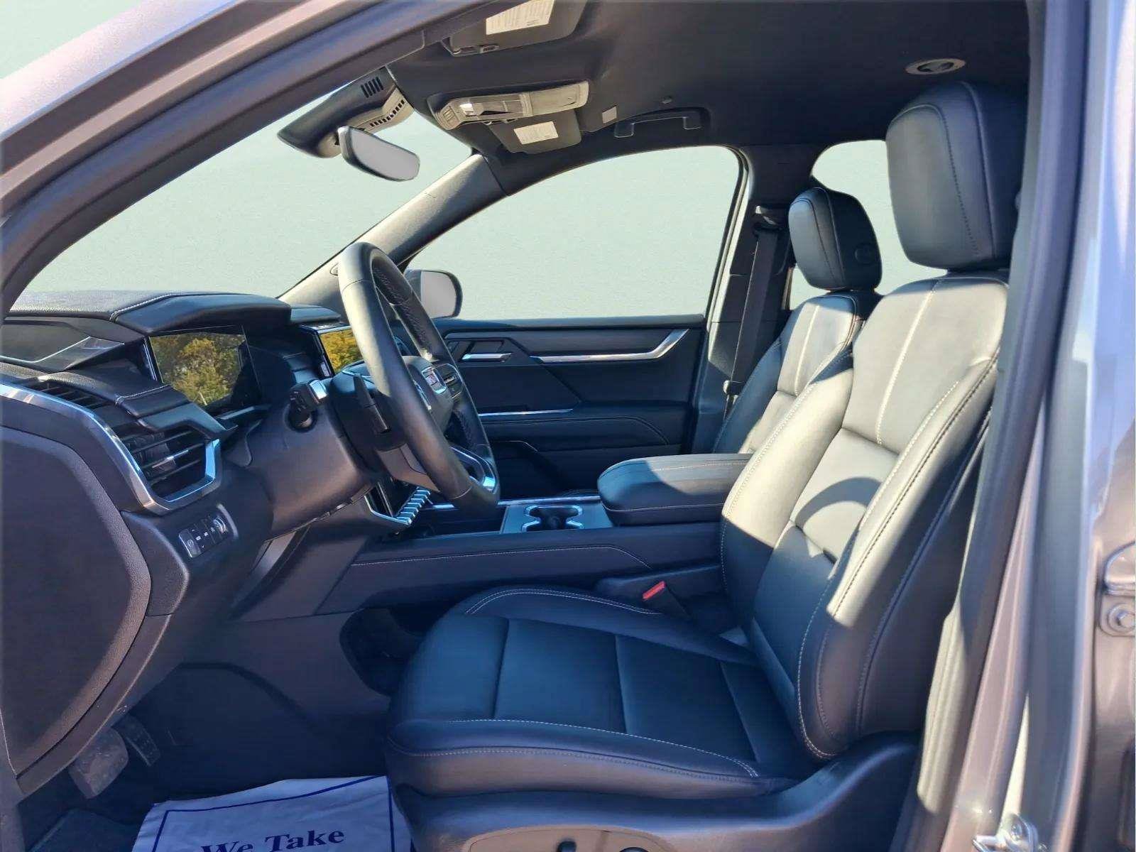 Used 2026 GMC Acadia AWD Elevation w/ Elevation Premium Package image 9