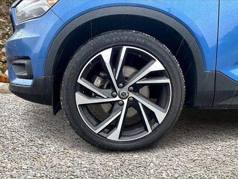 Used 2021 Volvo XC40 T5 R-Design w/ Climate Package image 9