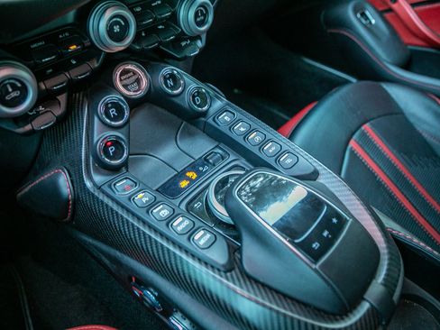 Used 2019 Aston Martin V8 Vantage Coupe image 27