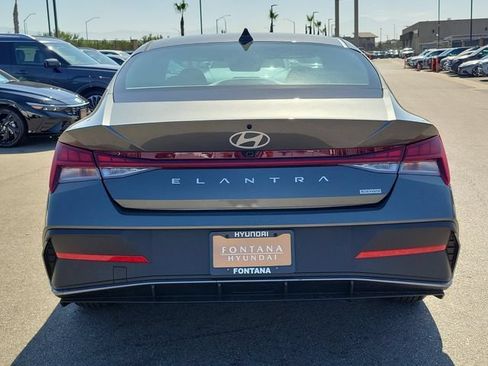 New 2026 Hyundai Elantra Hybrid FWD image 32
