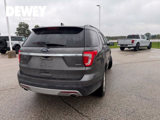 Used 2017 Ford Explorer XLT w/ Equipment Group 202A AWD/4WD image 13