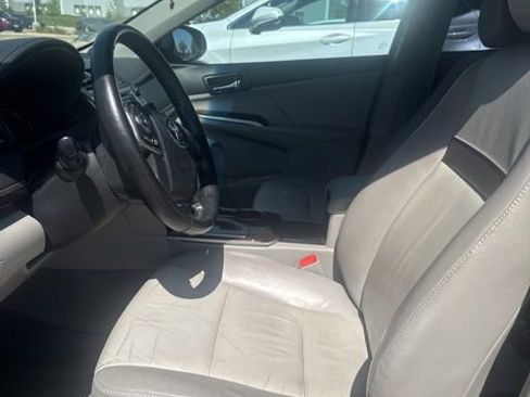Used 2012 Toyota Camry XLE w/ Leather Pkg FWD image 7