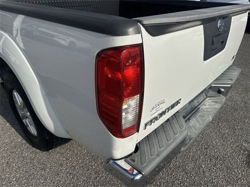 Used 2016 Nissan Frontier SV image 32