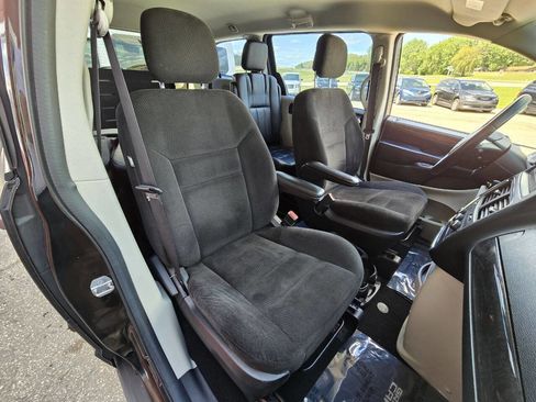 Used 2015 Dodge Grand Caravan American Value Package w/ UConnect Hands-Free Group image 19