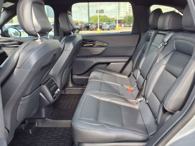 Certified 2025 Lincoln Nautilus Premier w/ Jet Appearance Package AWD/4WD image 5