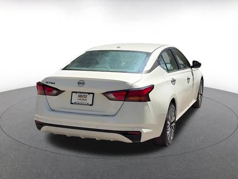 Used 2025 Nissan Altima 2.5 SV FWD image 15