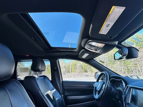 Used 2015 Jeep Grand Cherokee Altitude image 12