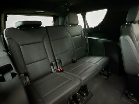 Used 2022 Chevrolet Suburban Z71 w/ Z71 Off-Road Package AWD/4WD image 31