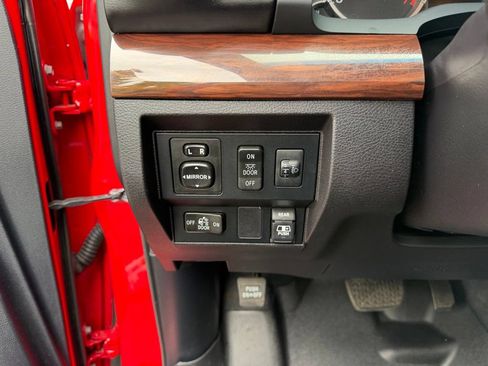 Used 2015 Toyota Tundra Limited w/ Limited Premium Package AWD/4WD image 16