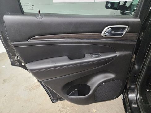 Used 2018 Jeep Grand Cherokee Overland AWD/4WD image 25