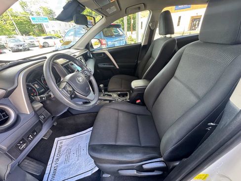 Used 2017 Toyota RAV4 LE AWD/4WD image 8