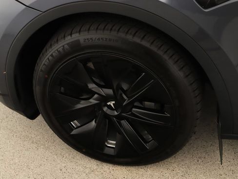 Used 2023 Tesla Model Y Long Range AWD/4WD image 34