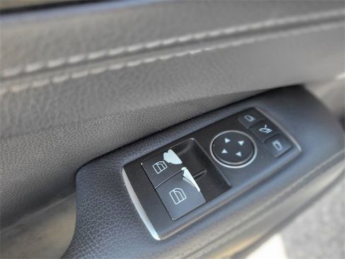 Used 2014 Mercedes-Benz SL 550 image 10