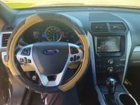 Used 2013 Ford Explorer XLT image 16