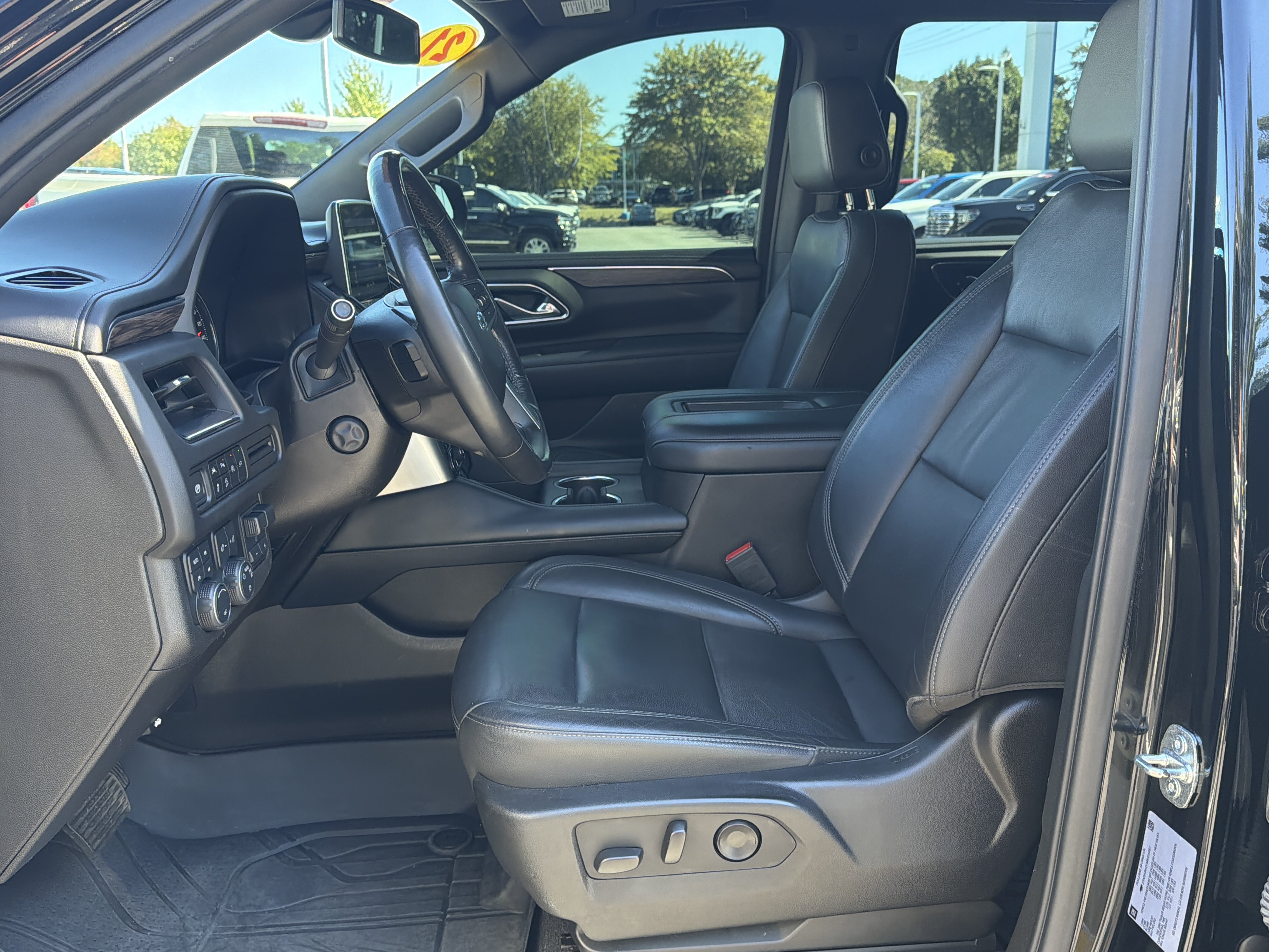 Used 2021 Chevrolet Tahoe Z71 w/ Z71 Off-Road Package AWD/4WD image 16