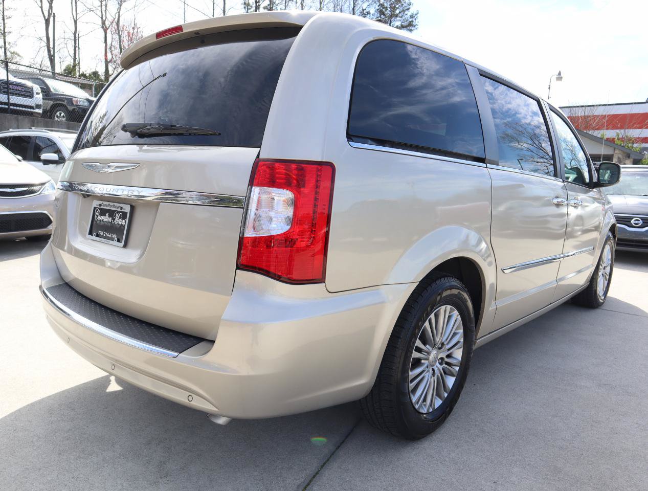 Used 2016 Chrysler Town & Country Touring-L w/ Driver Convenience Group FWD image 7