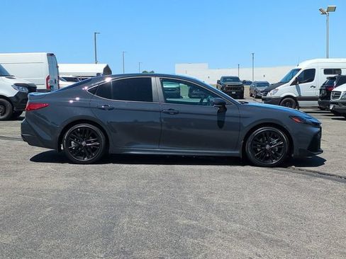 Used 2025 Toyota Camry SE FWD image 9
