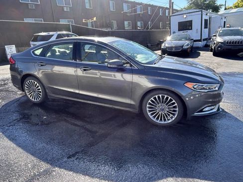 Used 2017 Ford Fusion SE w/ Fusion SE Technology Package image 22