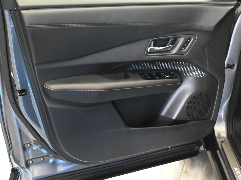 Used 2023 Nissan Ariya AWD image 11