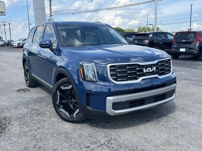 Used 2023 Kia Telluride S w/ S Sunroof Package
