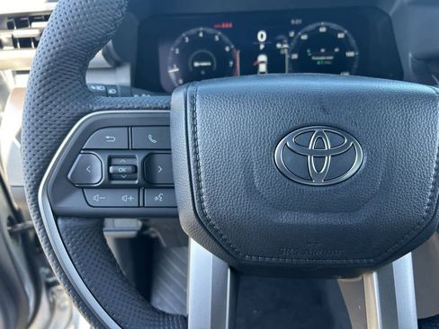 Used 2025 Toyota Tacoma TRD Off-Road image 16