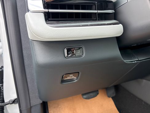 New 2026 Lincoln Navigator Black Label AWD/4WD image 13