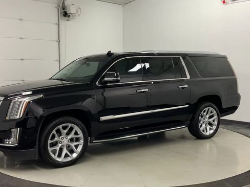 Used 2019 Cadillac Escalade ESV Premium Luxury image 4