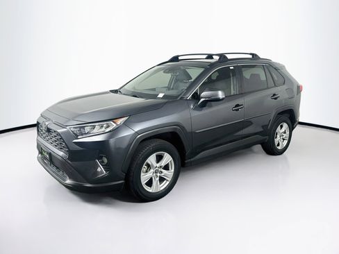 Used 2020 Toyota RAV4 XLE w/ Convenience Package FWD image 3