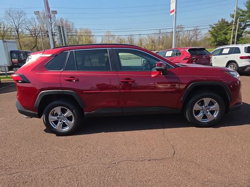 Used 2022 Toyota RAV4 XLE w/ Convenience Package image 2