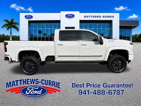 Used 2024 Chevrolet Silverado 3500 High Country w/ Technology Package AWD/4WD image 3