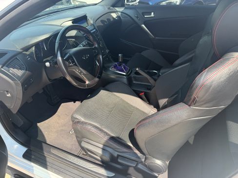 Used 2015 Hyundai Genesis 3.8 RWD image 7
