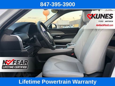 Used 2024 Toyota Grand Highlander XLE image 33