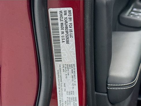 Used 2023 Jeep Grand Cherokee Limited image 12