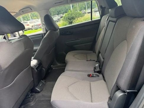 Used 2024 Toyota Highlander LE AWD/4WD image 24