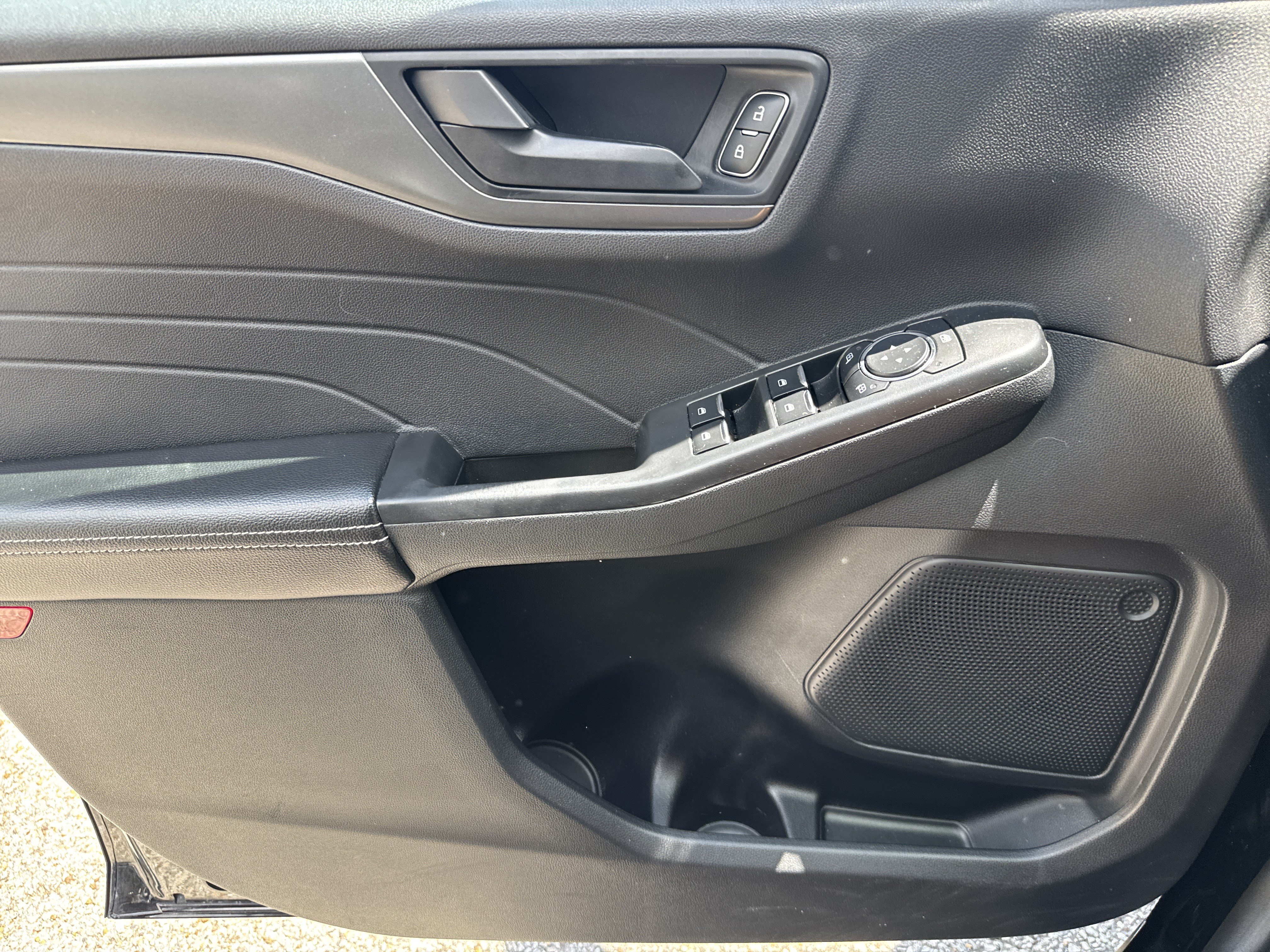 Used 2025 Ford Escape Active AWD/4WD image 9