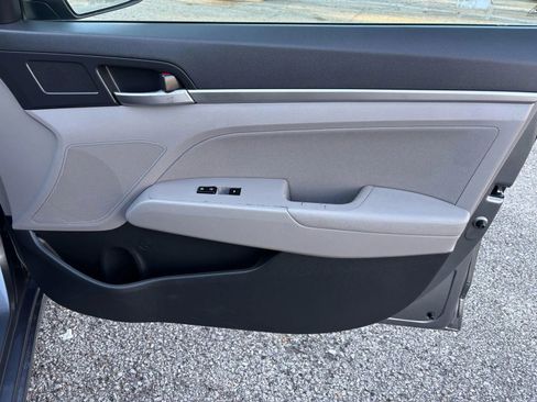 Used 2019 Hyundai Elantra SEL image 19