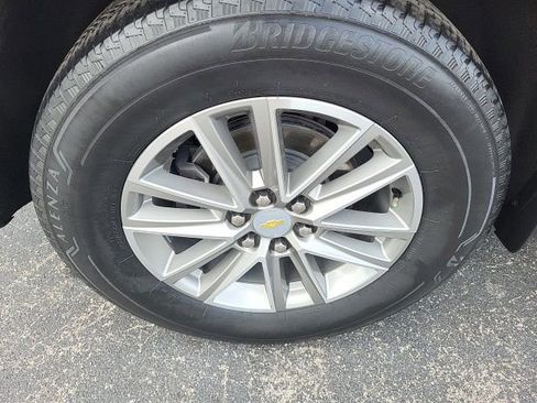 Used 2023 Chevrolet Traverse LT image 14