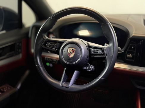 Used 2024 Porsche Cayenne Coupe image 13