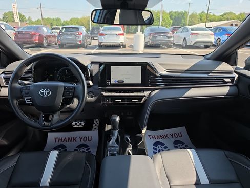 Used 2025 Toyota Camry SE FWD image 19
