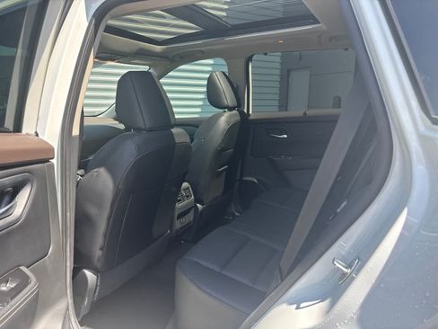Used 2023 Nissan Rogue SV w/ SV Premium B Package FWD image 9