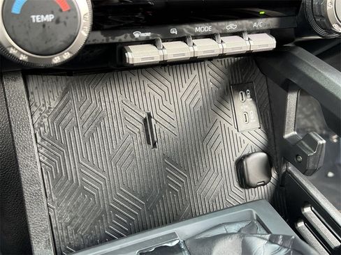 Used 2025 Toyota Tacoma SR image 33