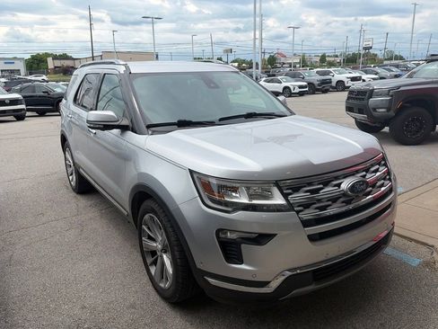 Used 2018 Ford Explorer Limited w/ Equipment Group 301A FWD image 5