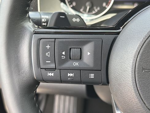 Used 2024 Nissan Pathfinder SL w/ SL Premium Package FWD image 32