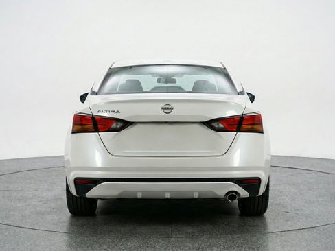 Used 2025 Nissan Altima 2.5 SV FWD image 7
