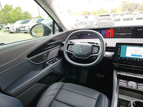 Used 2024 Lincoln Nautilus Reserve AWD/4WD image 7