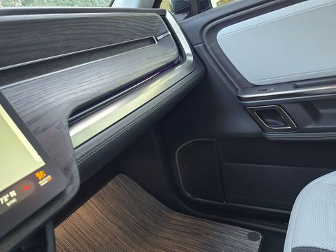 Used 2023 Rivian R1S Adventure image 33