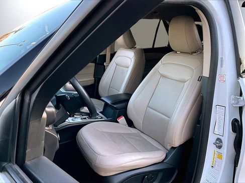 Used 2023 Ford Explorer Limited image 21