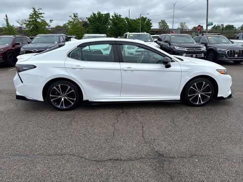 Used 2019 Toyota Camry SE FWD image 8